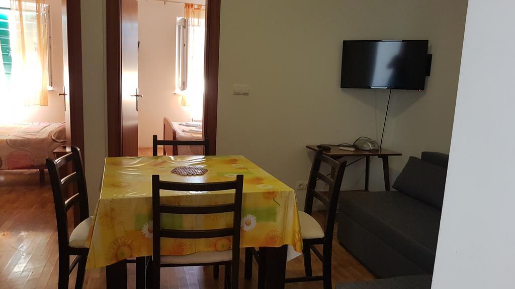 Apartments Jaksic Postira Exterior foto