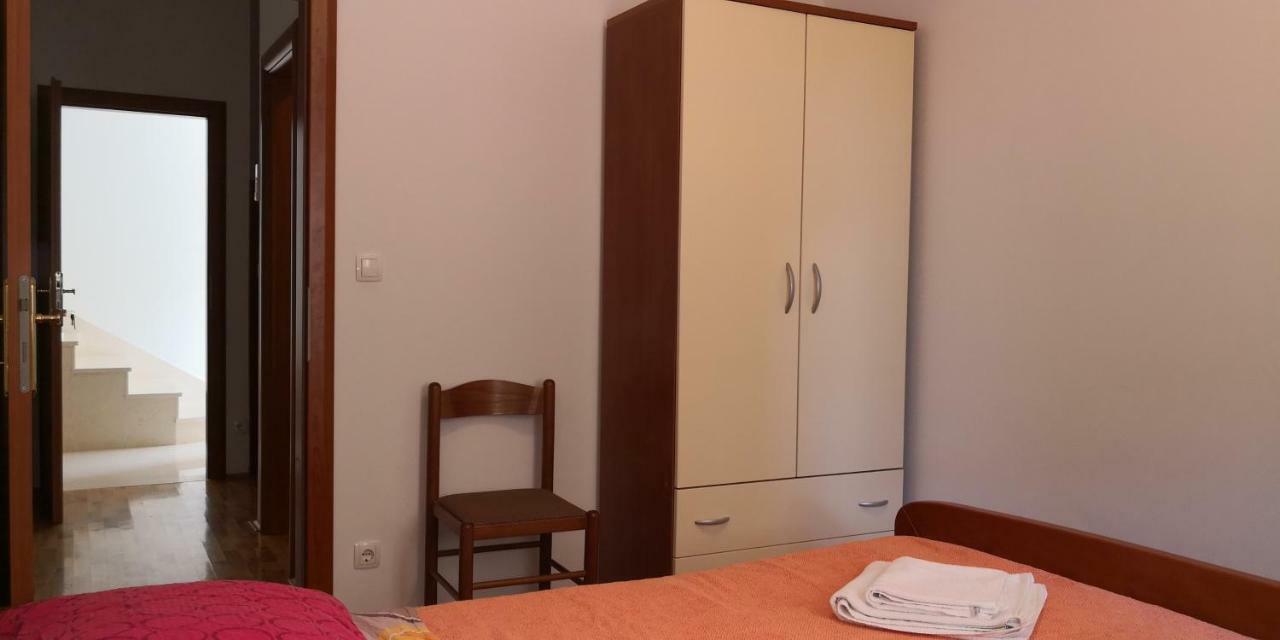 Apartments Jaksic Postira Exterior foto