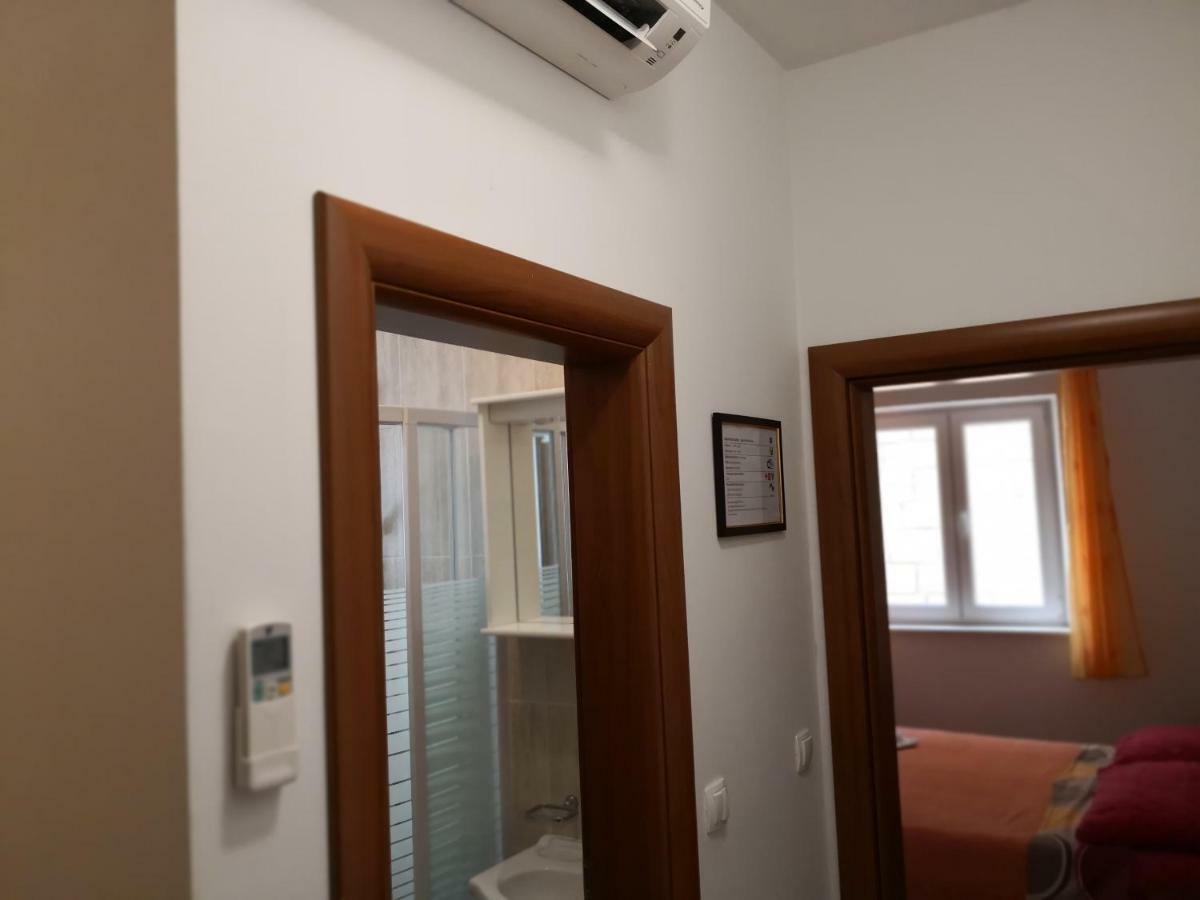 Apartments Jaksic Postira Exterior foto